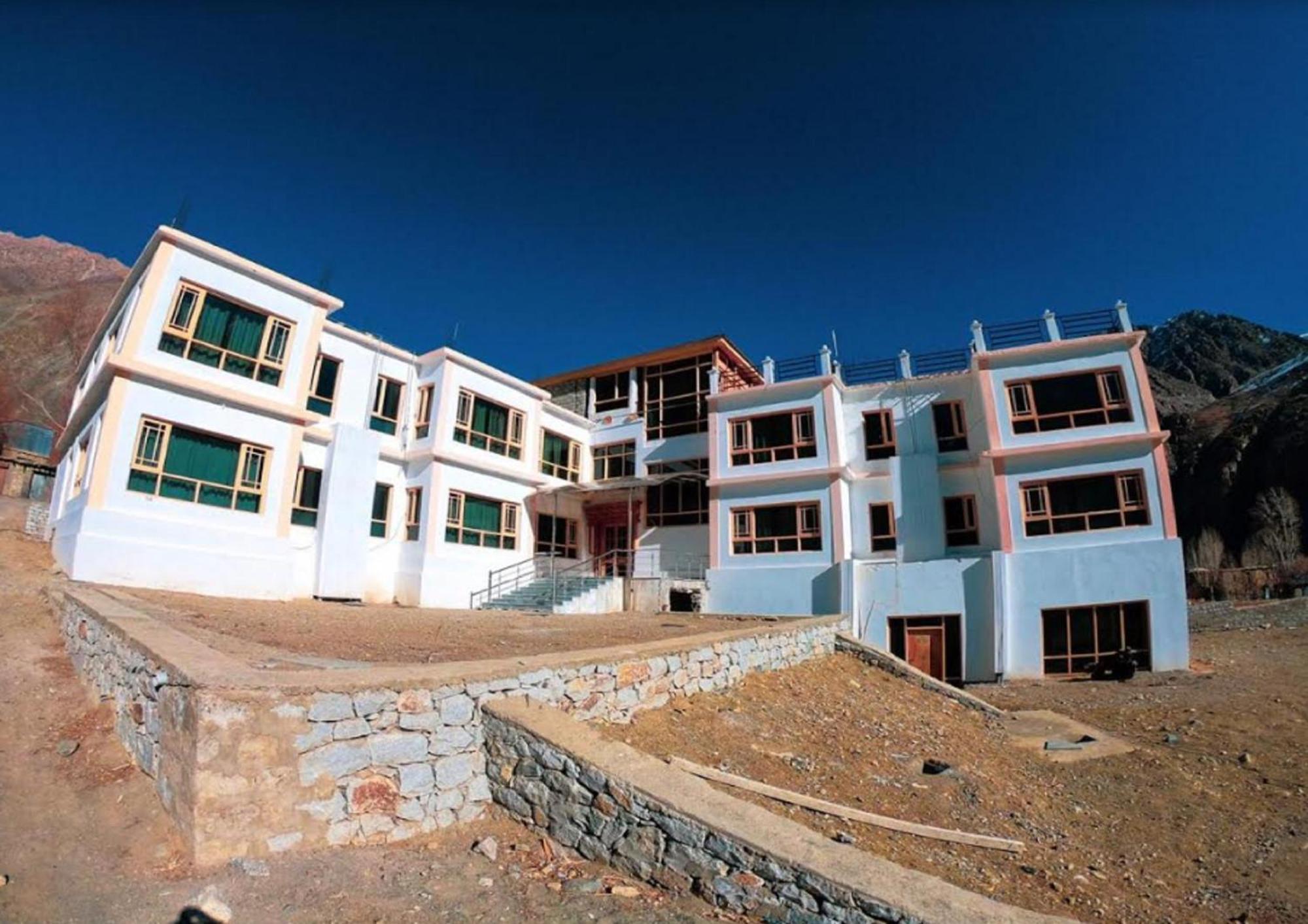 The Nun-Kun Residency Kargil Hotel Екстериор снимка