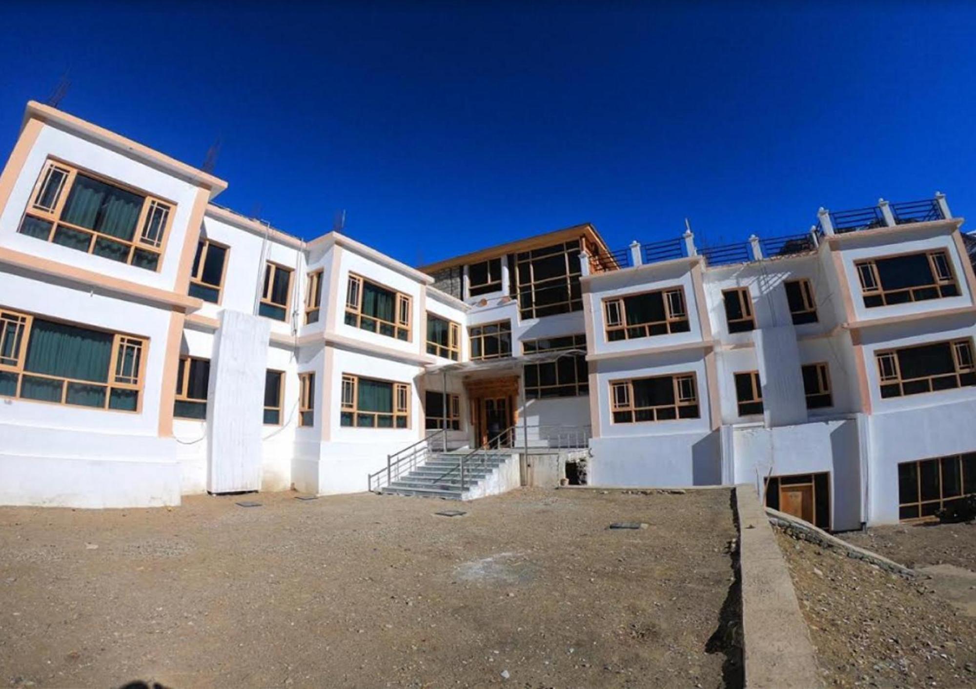 The Nun-Kun Residency Kargil Hotel Екстериор снимка